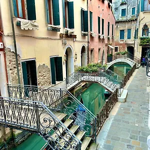 Flat Romantic Domus Remedio , Venice Italy